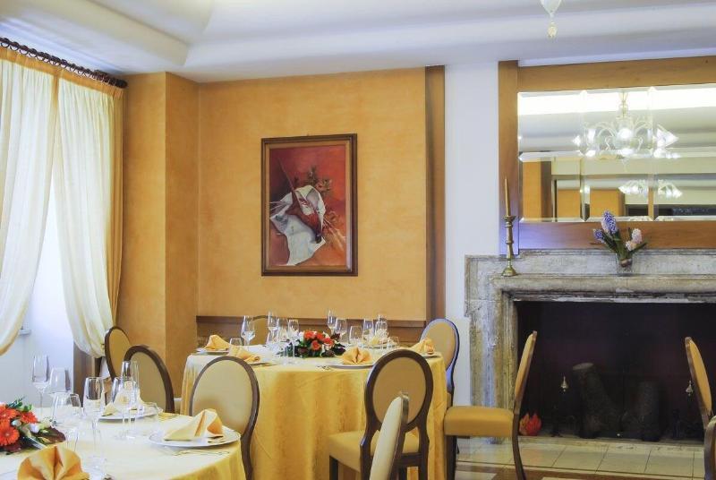 Hotel&Ristorante Miramonti Palazzo Storico Rieti Bagian luar foto