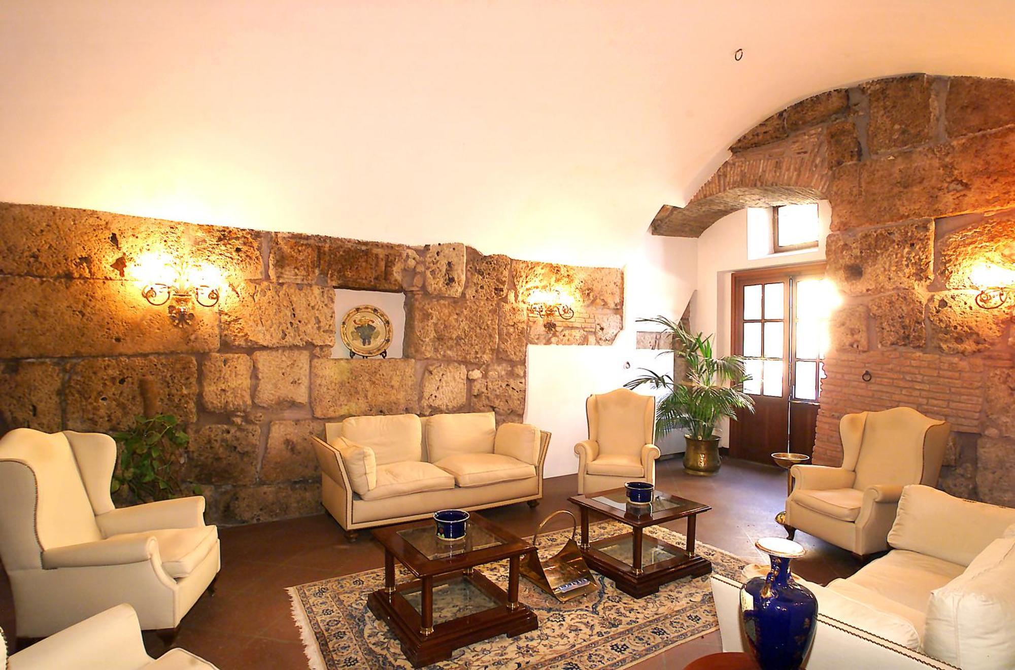 Hotel&Ristorante Miramonti Palazzo Storico Rieti Bagian luar foto