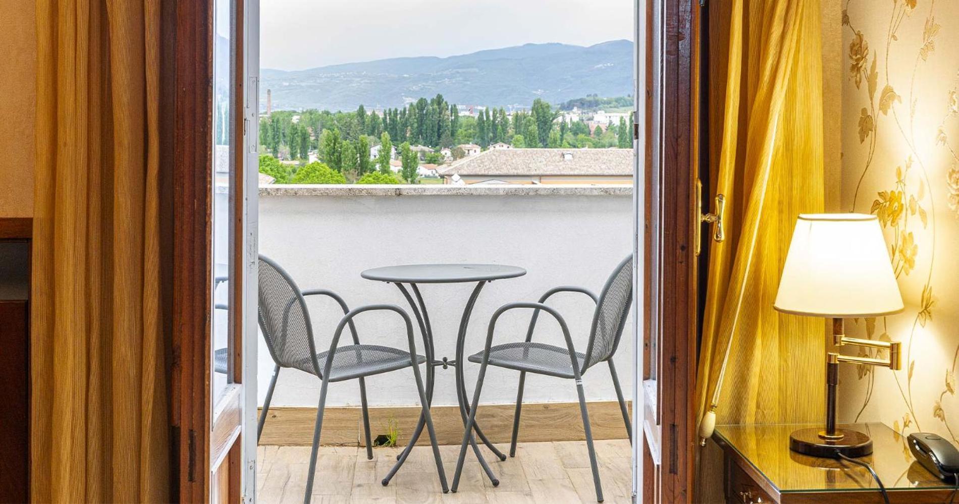 Hotel&Ristorante Miramonti Palazzo Storico Rieti Bagian luar foto